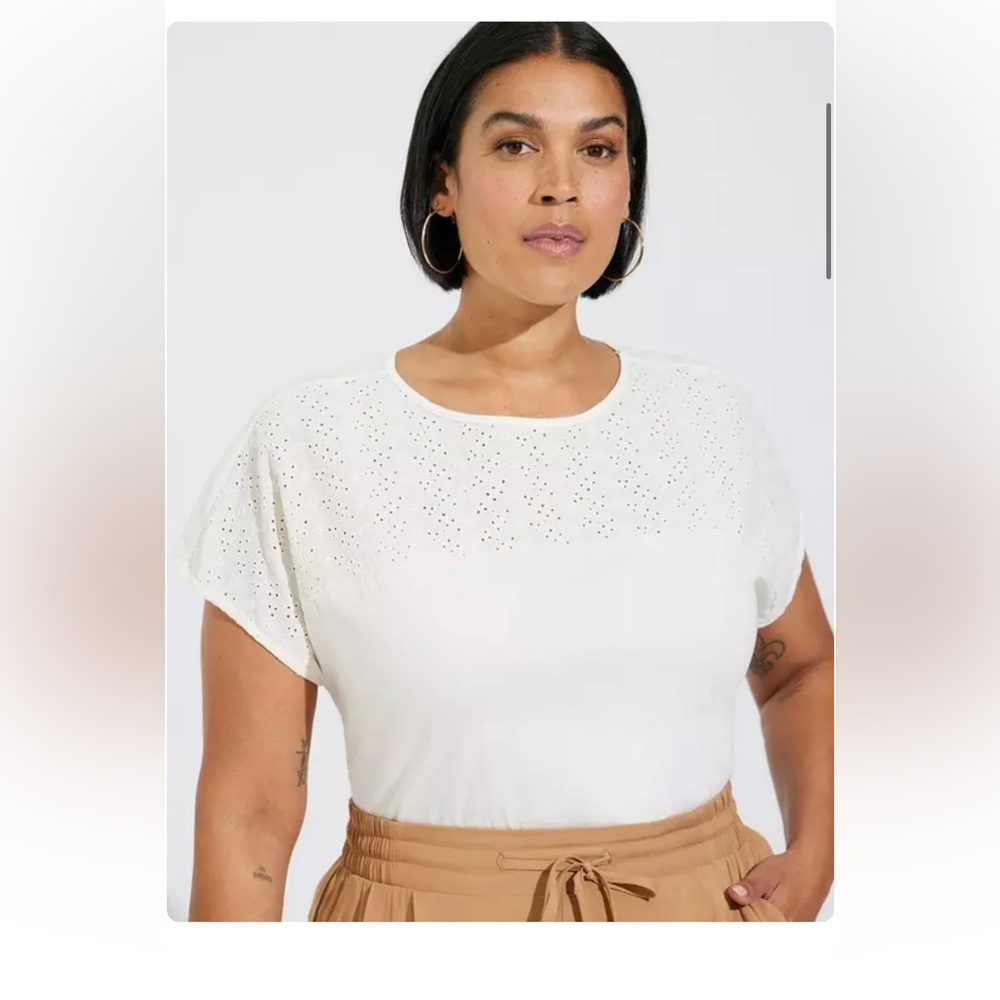 EUC Torrid Size 3- Lace Eyelet Dolman Tshirt